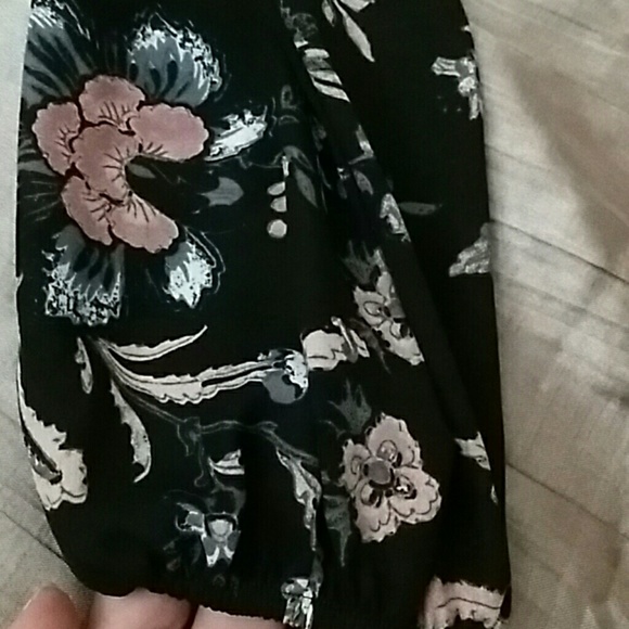 NWT, Nice one sleeve Black, pink and gray  floral  blouse. - Picture 2 of 4